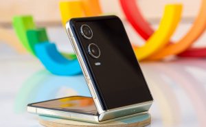 Обзор телефона Tecno Phantom V Flip2