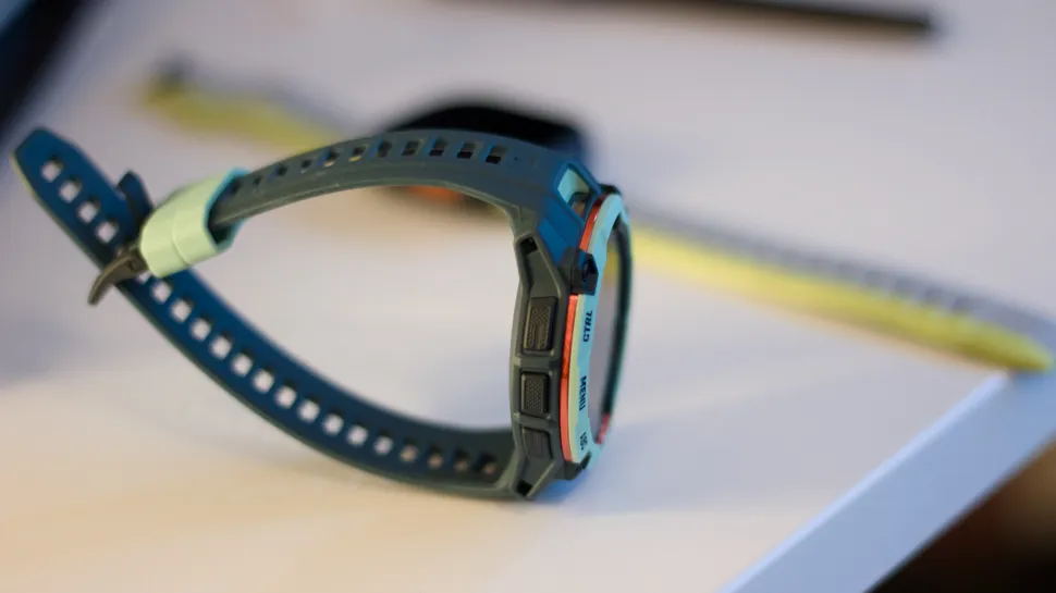 Garmin Instinct 3 или Apple Watch Ultra 2: какие смарт-часы подойдут вам? фото