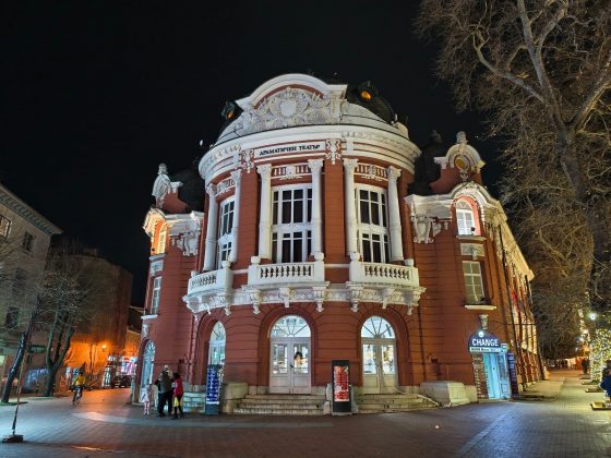 Обзор Vivo X200: стоит ли покупать маленький смартфон? фото