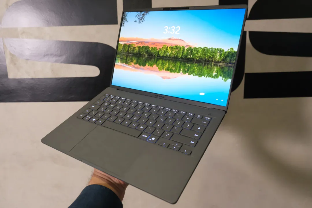 300711Обзор Asus Zenbook A14: настоящая альтернатива Air?