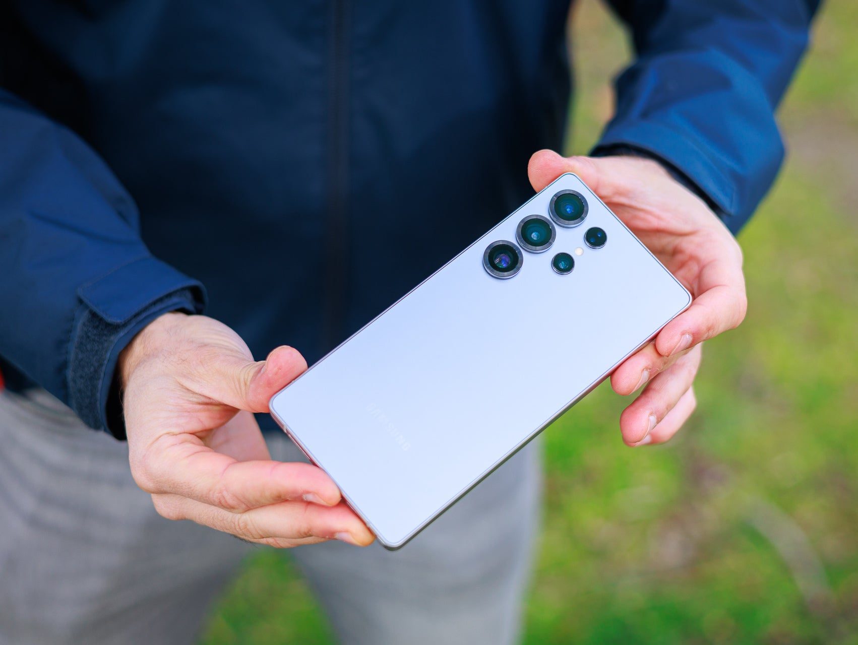 305053Обзор Samsung Galaxy S25 Ultra: один маленький шаг для ИИ… эх, без изменений