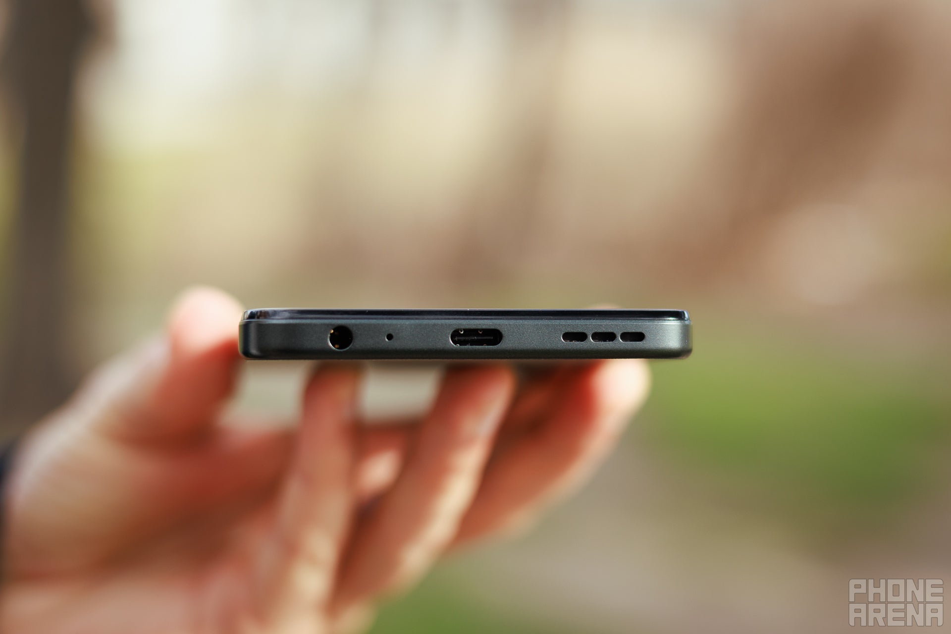 Обзор Moto G (2025): доступная цена, но достаточно ли этого? фото