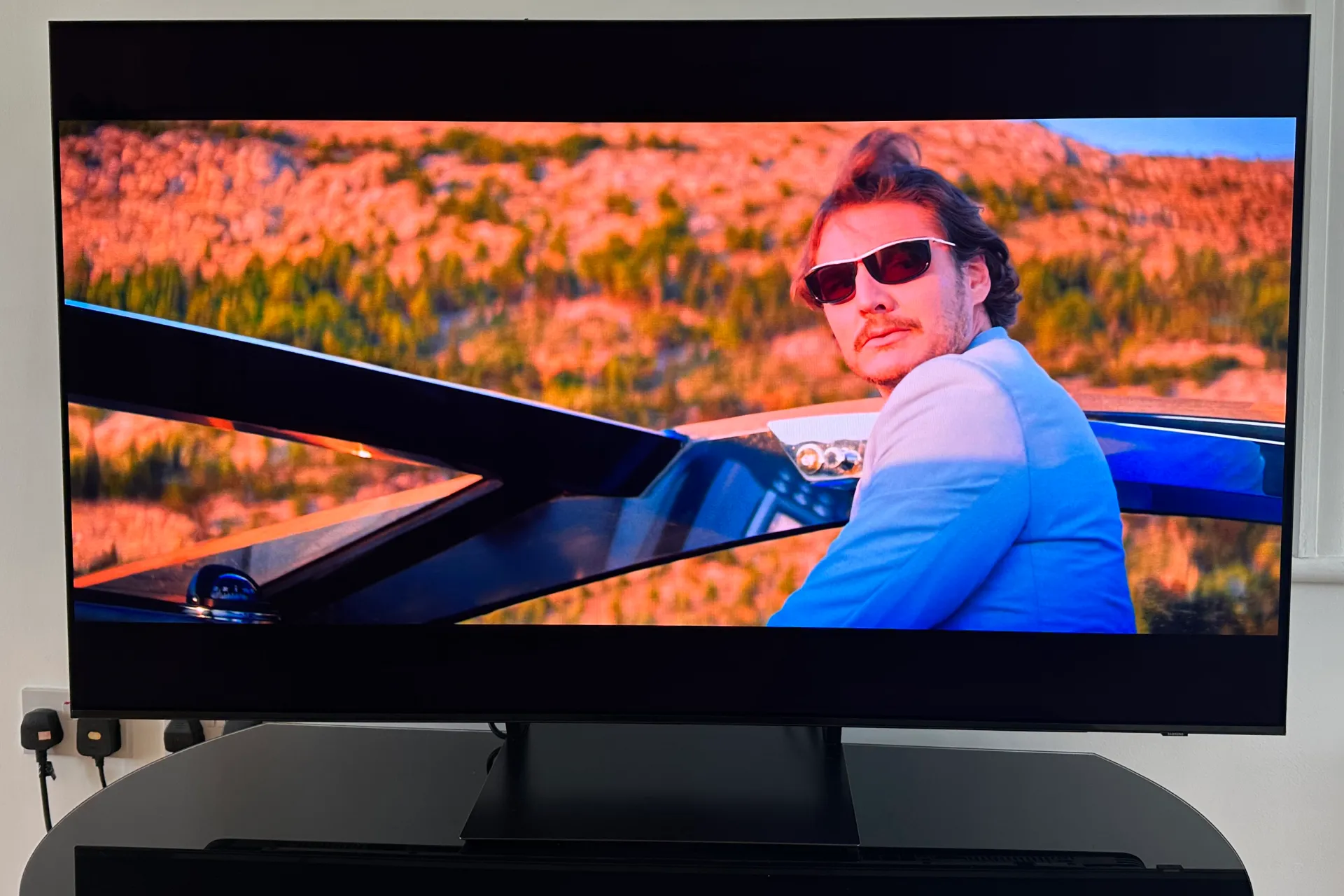 Лучшие телевизоры 4K в 2025 году, включая OLED, QLED и LED, для любого бюджета картинка Samsung S90C