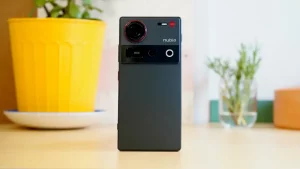 Обзор Nubia Z70 Ultra: смартфон в крейсерском весе сильно бьет по карману