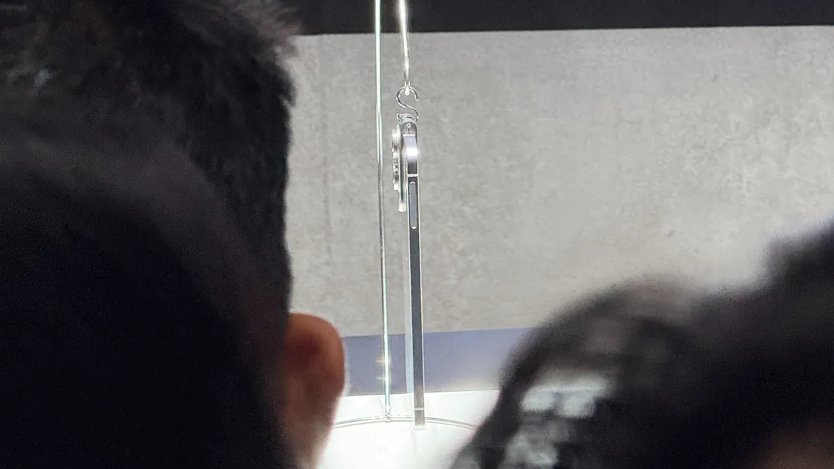 Galaxy S25 Edge официально представлен, и он невероятно тонкий