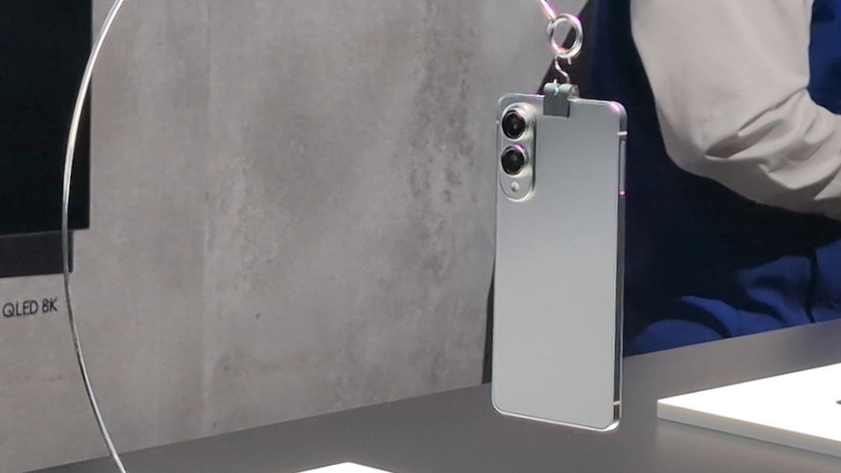 306502Слухи о камерах Galaxy S25 Edge могут одновременно взволновать и разочаровать