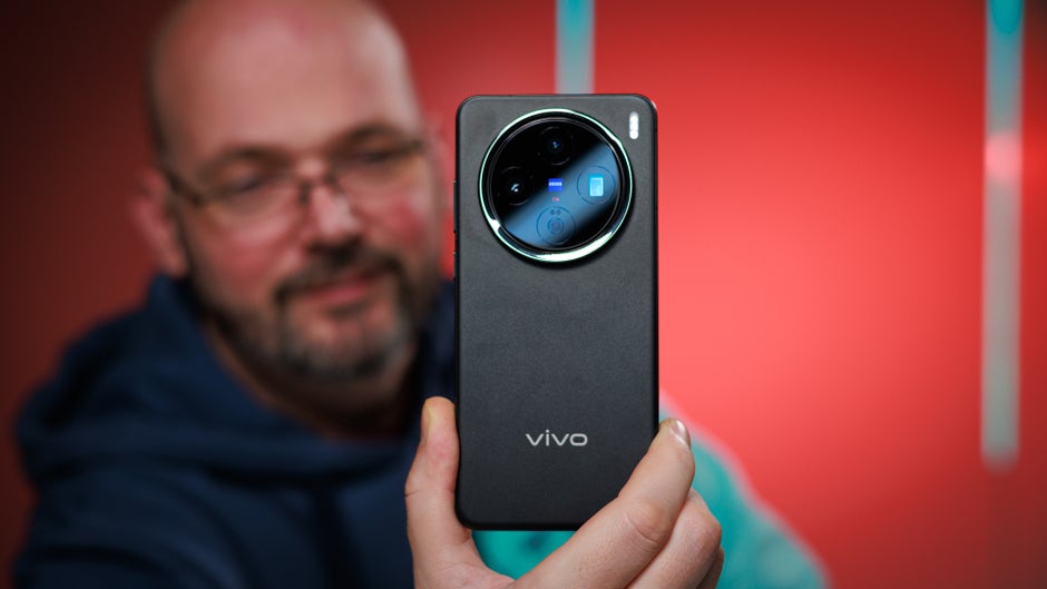 303334Обзор Vivo X200: стоит ли покупать маленький смартфон?