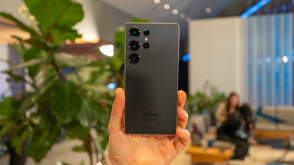 304180Почему в телефонах Galaxy S25 нет встроенного модуля Qi2?