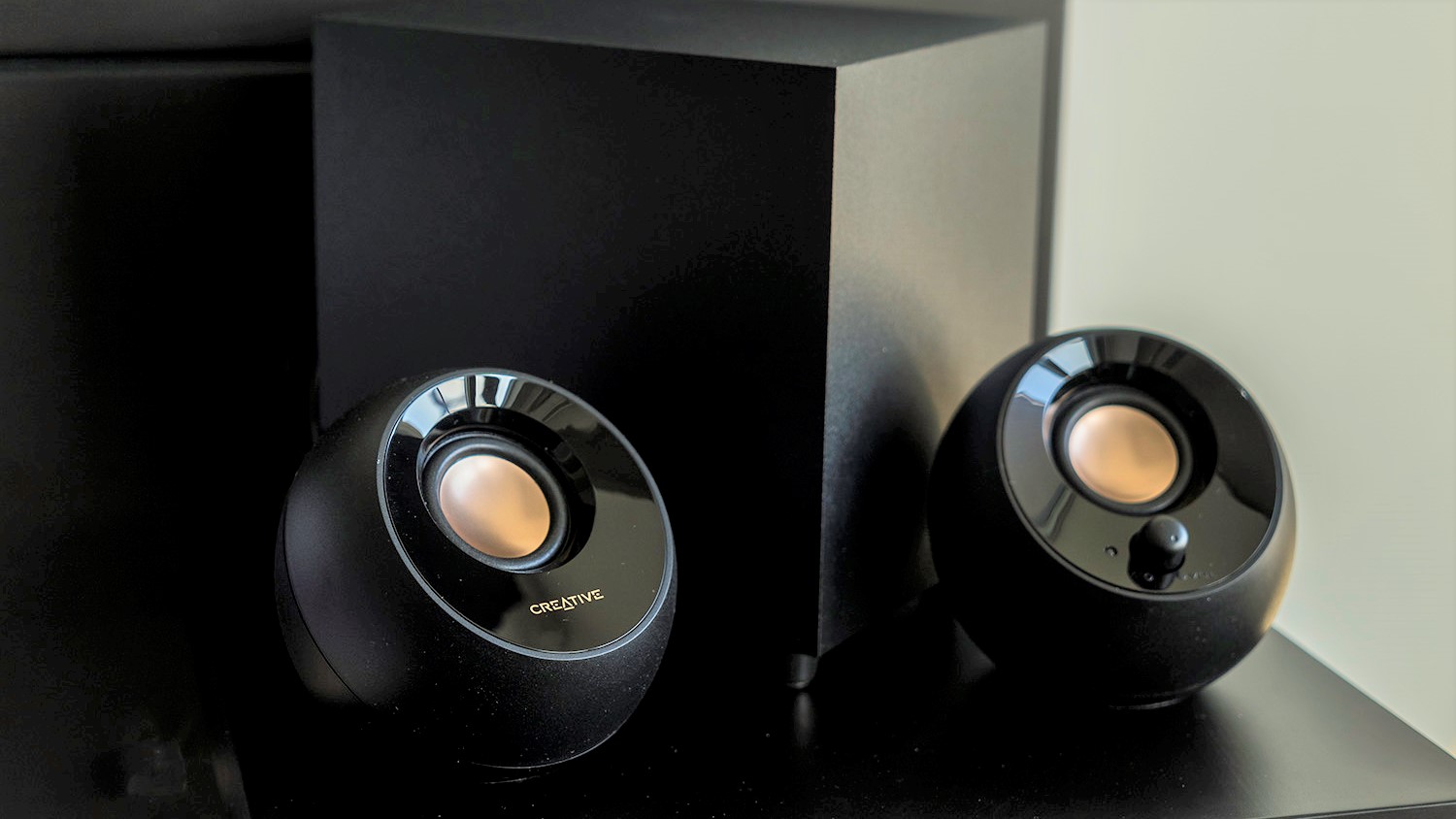 Creative Pebble Plus