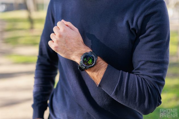 Обзор Garmin Instinct 3 (AMOLED): яркий экран и высокая автономность фото