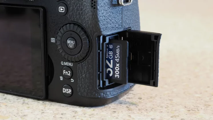 Обзор Panasonic Lumix G97: камера для любителей, цена для новичков фото