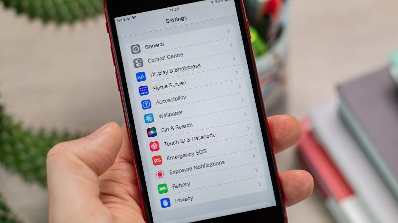 Слухи об iPhone 16E от Apple: просочившиеся фотографии и видео, а также возвращение выемки фото