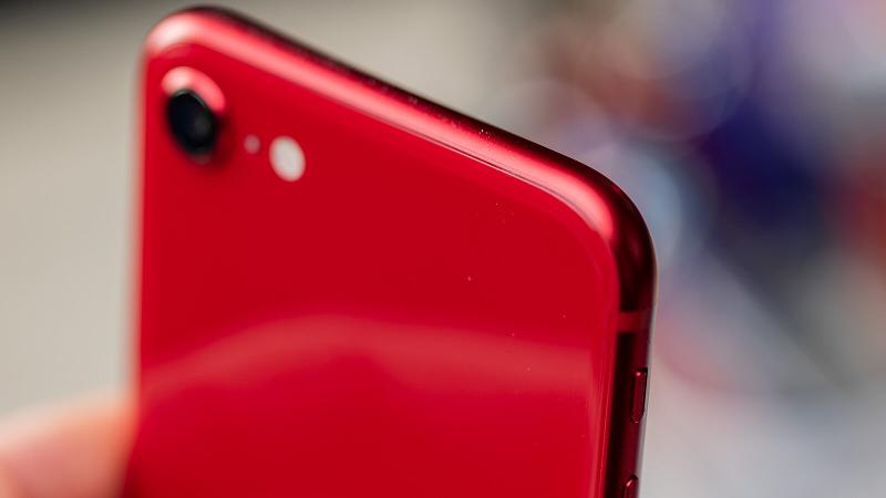 Слухи об iPhone 16E от Apple: просочившиеся фотографии и видео, а также возвращение выемки фото