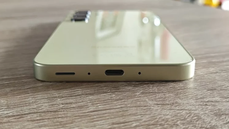 ТОП лучших недорогих телефонов 2025 года фото