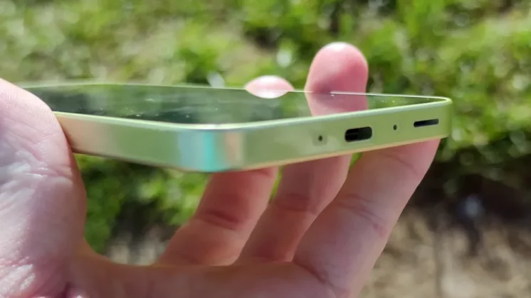 ТОП лучших недорогих телефонов 2025 года фото