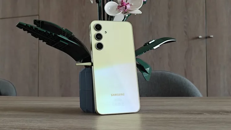 ТОП лучших недорогих телефонов 2025 года фото