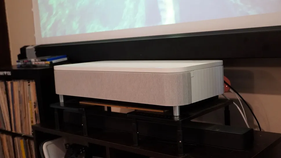 Лучшие короткофокусные проекторы 2025 года: большие и яркие изображения из коробки фото