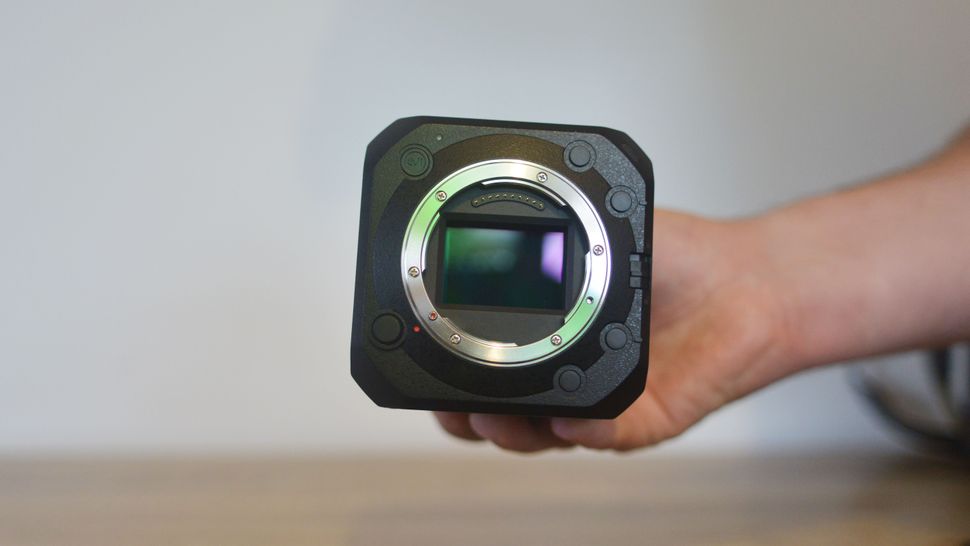 Panasonic Lumix BS1H󠁩󠁩󠁩󠁩󠁩󠁩-2