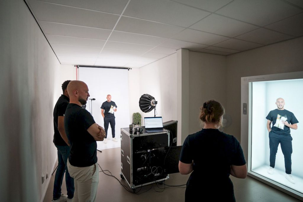 Голоконнектная голограммная коммуникация