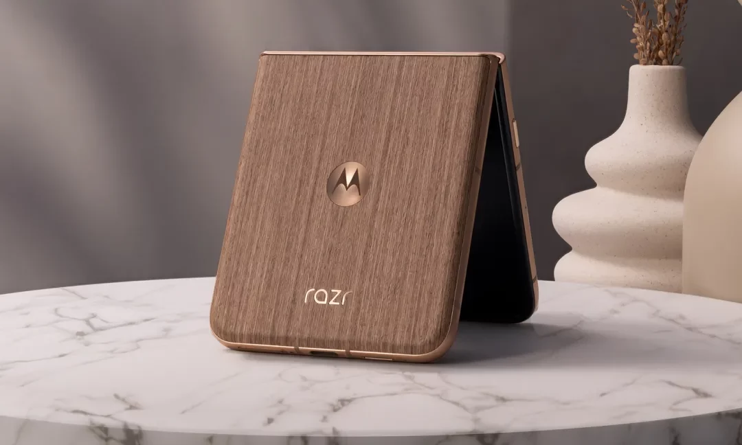 345453Motorola Razr 60 Ultra — флип-флагман 2025 года