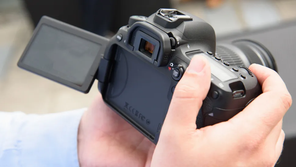 Canon EOS 6D Mark II-6