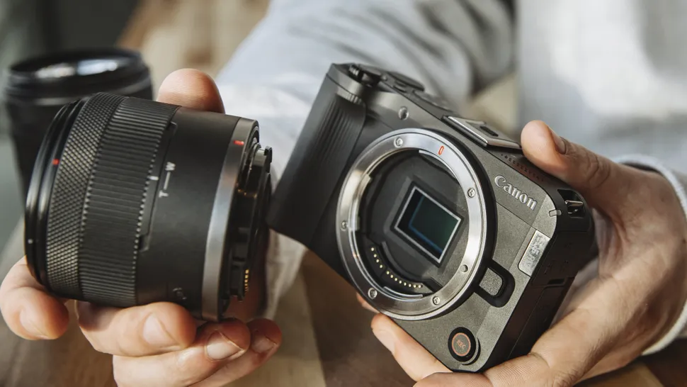 Canon EOS R50 V или Fujifilm X-M5-2