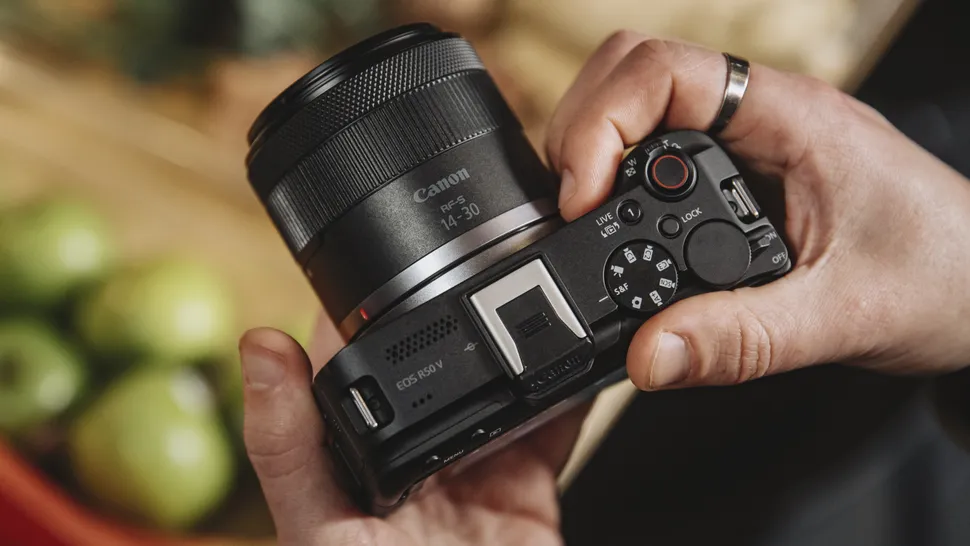 Canon EOS R50 V или Fujifilm X-M5-6