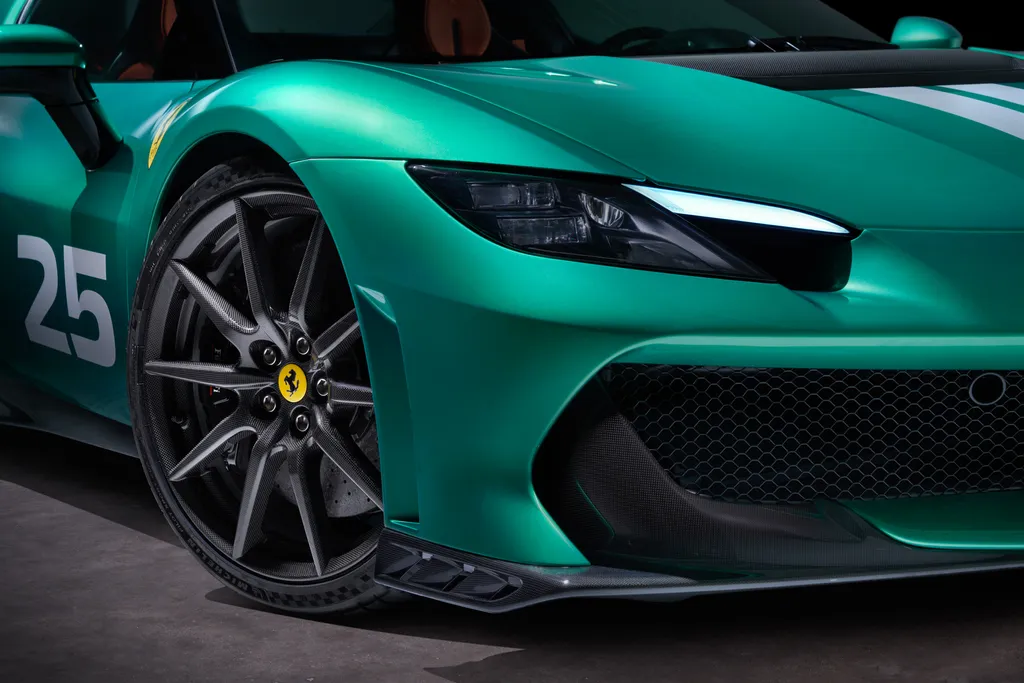 Ferrari возвращает культовое имя своему последнему гибриду