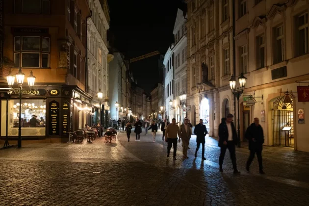 Fujifilm GFX 100RF против Fujifilm X100VI: стоит ли платить больше? фото