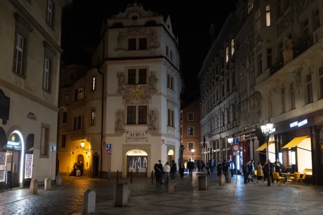 Fujifilm GFX 100RF против Fujifilm X100VI: стоит ли платить больше? фото