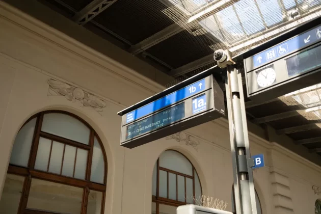 Fujifilm GFX100RF против Fujifilm X100VI 13