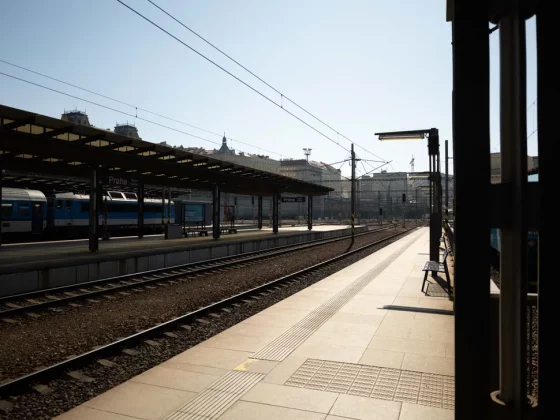 Fujifilm GFX 100RF против Fujifilm X100VI: стоит ли платить больше? фото