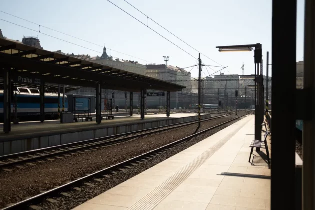 Fujifilm GFX 100RF против Fujifilm X100VI: стоит ли платить больше? фото