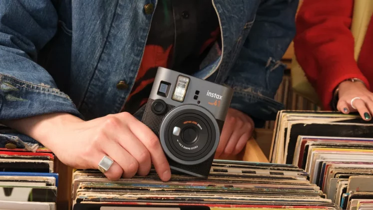 Новая стильная камера Fujifilm Instax Mini 41 фото