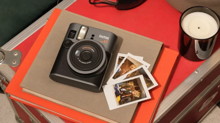 Новая стильная камера Fujifilm Instax Mini 41 фото