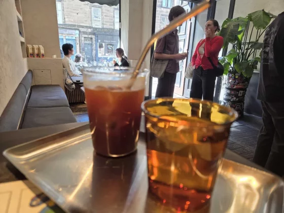 Galaxy AI против Apple Clean Up: фоторедакторы с ИИ в реальном тесте фото