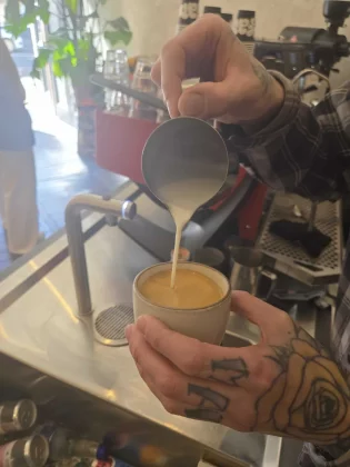 Galaxy AI против Apple Clean Up: фоторедакторы с ИИ в реальном тесте фото