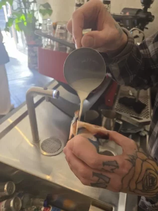 Galaxy AI против Apple Clean Up: фоторедакторы с ИИ в реальном тесте фото