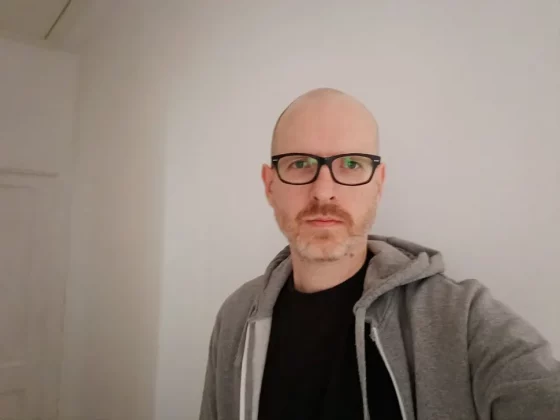 Обзор Honor 400 Lite: бюджетный смартфон с функциями iPhone 16 Pro Max фото