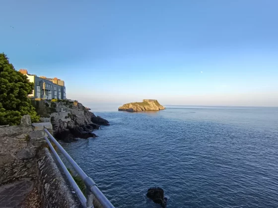 Обзор Honor 400 Lite: бюджетный смартфон с функциями iPhone 16 Pro Max фото