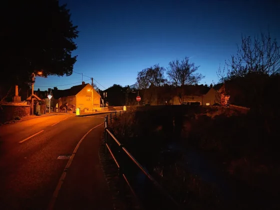 Обзор Honor 400 Lite: бюджетный смартфон с функциями iPhone 16 Pro Max фото