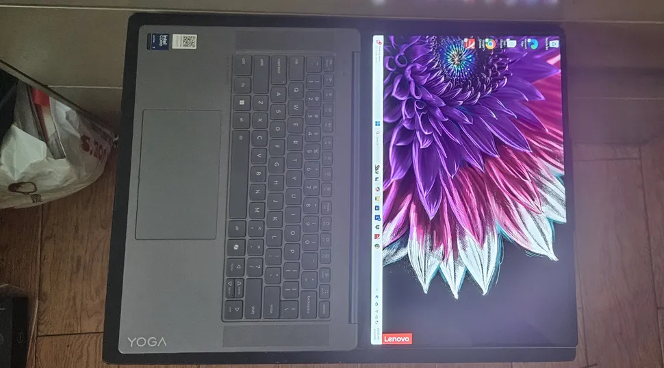 Lenovo Yoga Slim 7i Aura Edition