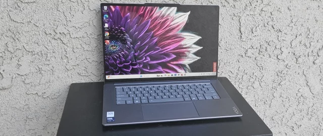 Lenovo Yoga Slim 7i Aura Edition