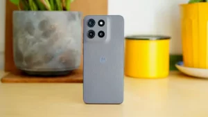 Обзор Moto G15: большая батарея, маленькая цена