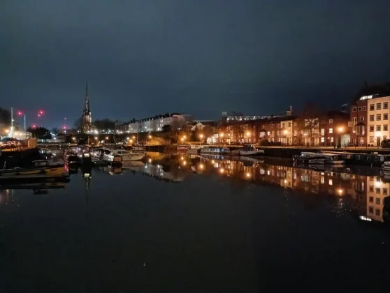 Обзор Moto G15: большая батарея, маленькая цена фото