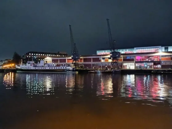 Обзор Moto G15: большая батарея, маленькая цена фото