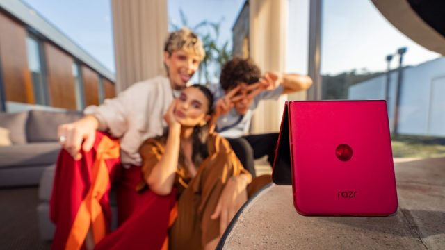 Превратите свой новый смартфон Motorola Razr 2025 в BlackBerry