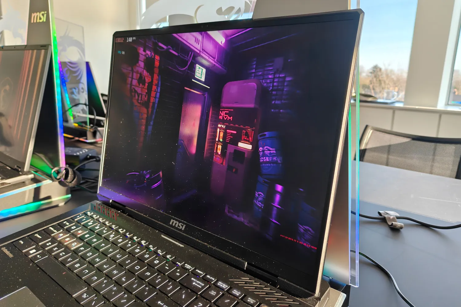 MSI Raider 18 HX AI A2XW – этот сверхмощный игровой ноутбук вызвал у меня желание убрать свой компьютер на пенсию картинка MSI Raider 18 HX AI A2XW – этот сверхмощный игровой ноутбук вызвал у меня желание убрать свой компьютер на пенсию фото