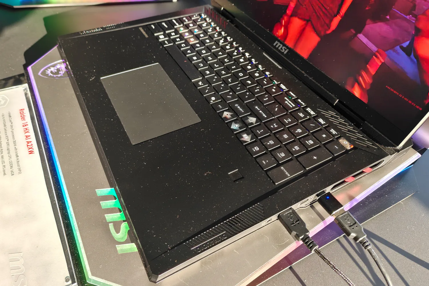 MSI Raider 18 HX AI A2XW – этот сверхмощный игровой ноутбук вызвал у меня желание убрать свой компьютер на пенсию картинка MSI Raider 18 HX AI A2XW – этот сверхмощный игровой ноутбук вызвал у меня желание убрать свой компьютер на пенсию фото