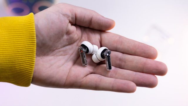 Наушники Nothing Ear могут выглядеть футуристично, но последние разработки ставят под сомнение качество их сборки